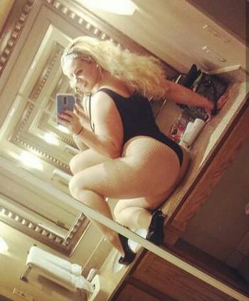 , 21  female escort, North Bay