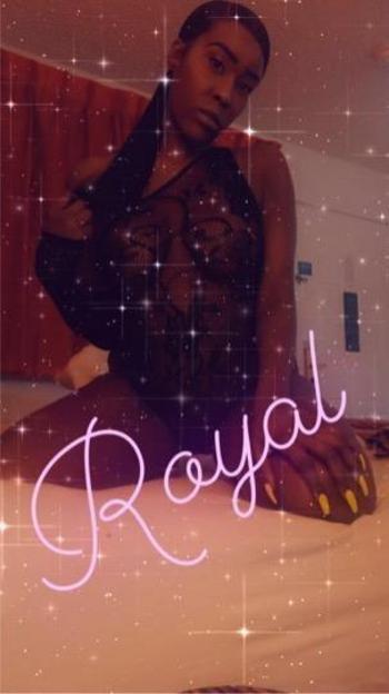 Royal, 24  female escort, North Bay
