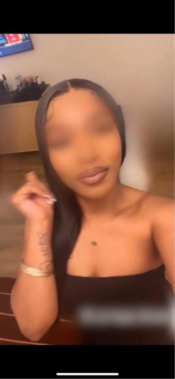 rosa, 20  female escort, North Bay
