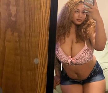 Nia, 21  female escort, North Bay