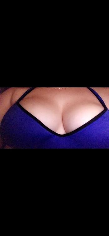 Liv , 23  female escort, North Bay