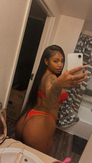Chy, 24  female escort, North Bay
