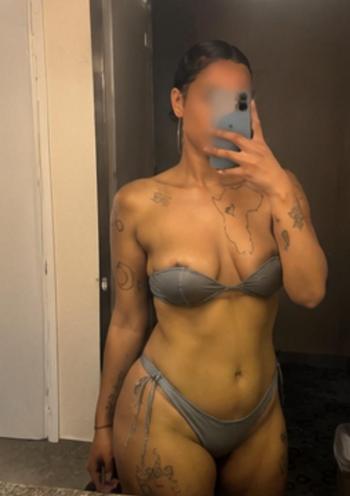 Nia , 25  female escort, North Bay